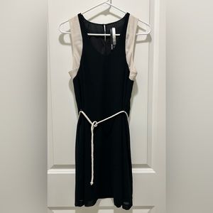 Kensie casual black dress, white detail, with fabric belt